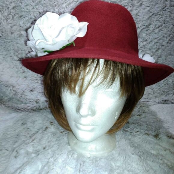 Doeskin felt hat,1980's , 100% wool. Made in the USA. Burgundy w white flowers - Picture 3 of 6